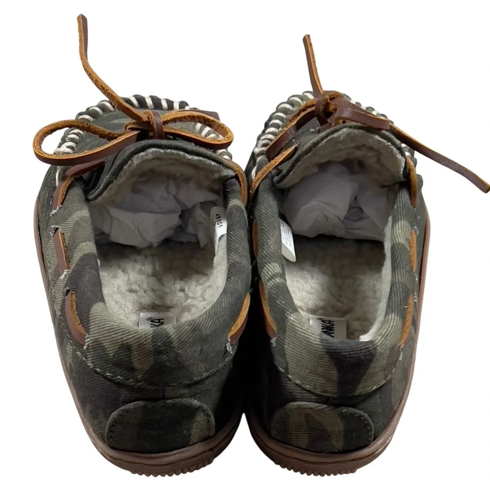 Minnetonka Kids Benson‎ Trapper Green Camo Pile Lined Moccasin Slippers Size 2